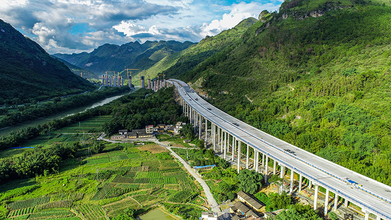 1604387398753631.jpg 廣連高速公路總承包項(xiàng)目九經(jīng)理部小.jpg